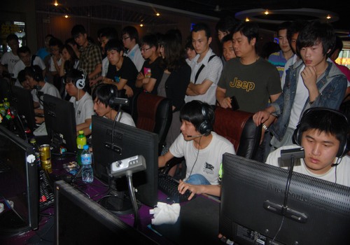 中单卢锡安时隔877天再次在LPL出场！