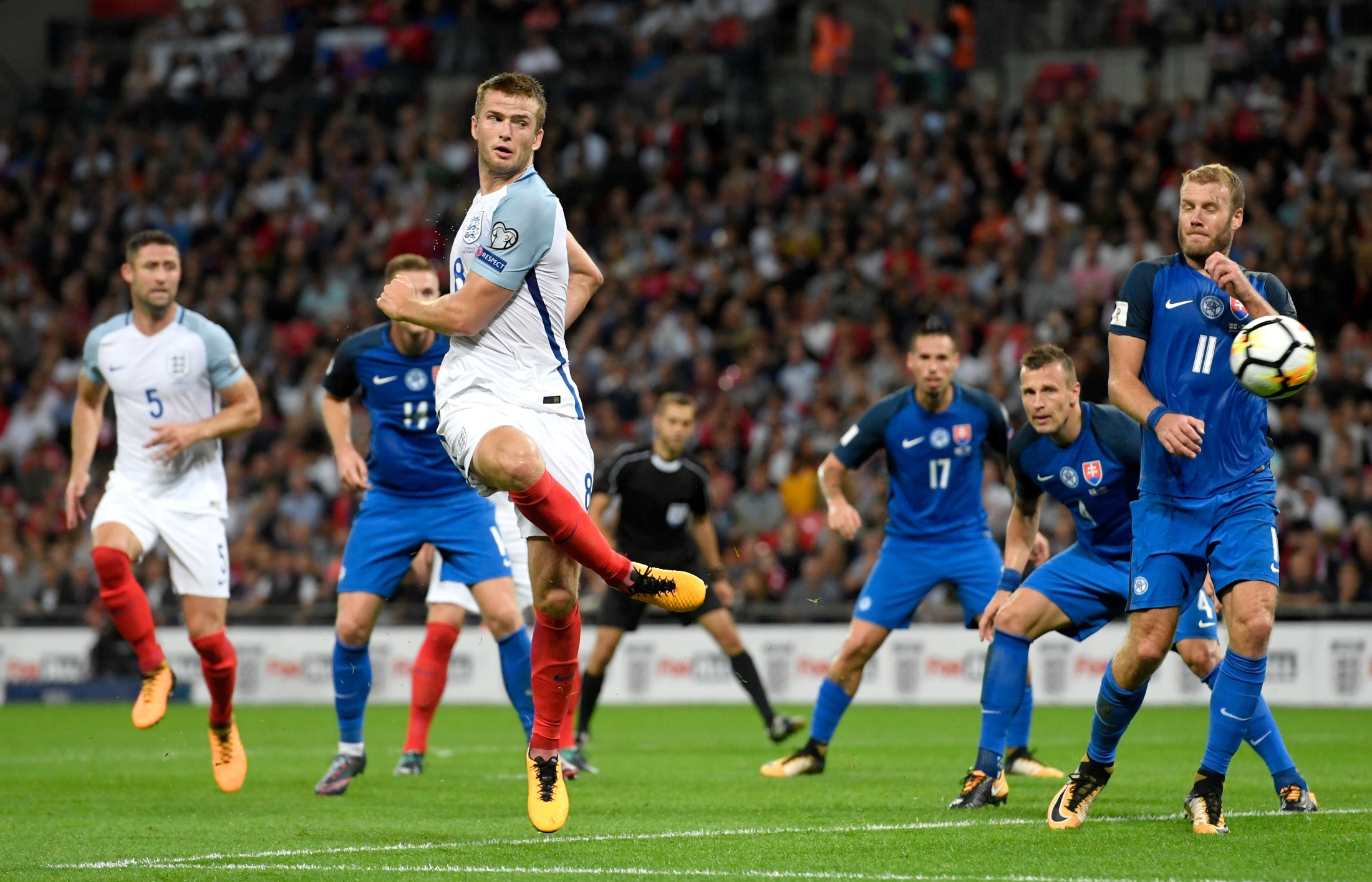 梦幻联赛资格赛：Pyw在最后时刻被压制， Shiro 的飞机猛烈爆炸，新 LGD Gaming 扳平了比分