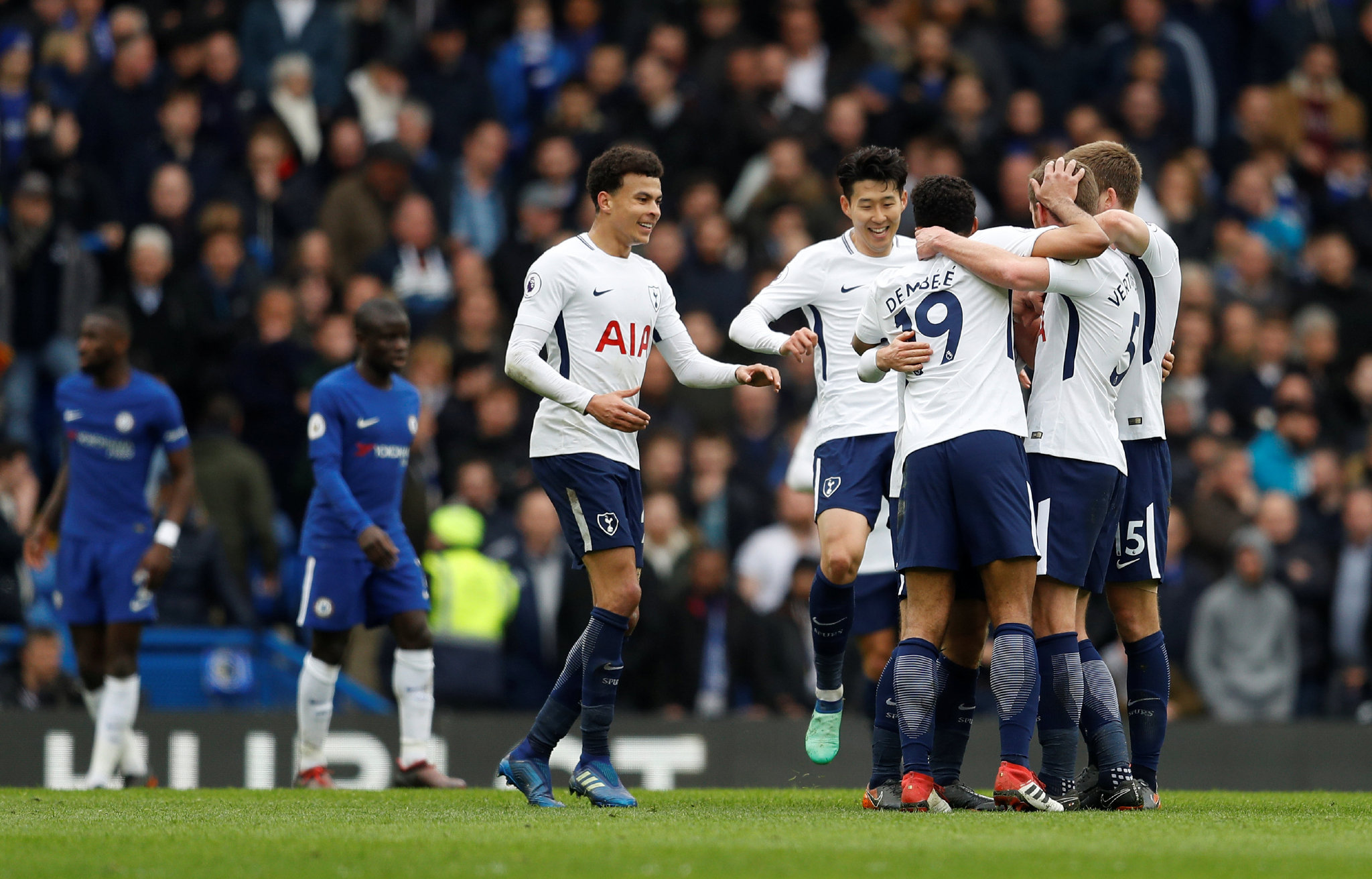 LPL春季赛今日首发：Lwx对阵Elk